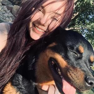 Meet your Posher, Caitlin